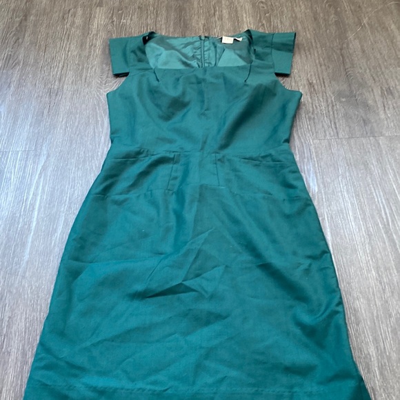 Green work dress - Picture 1 of 6